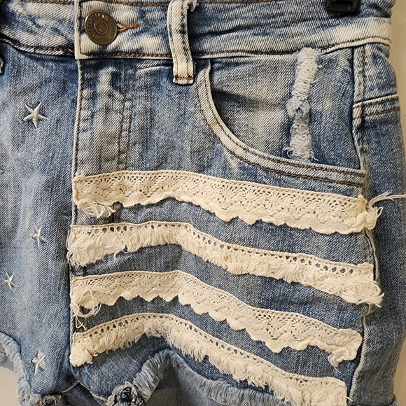 Chiole Denim Architect Jean Shorts Size Medium - Picture 2 of 5